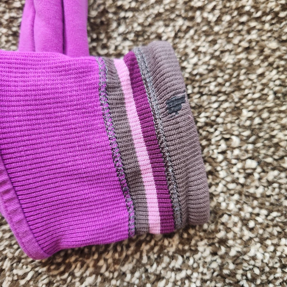 ALO Yoga pink purple